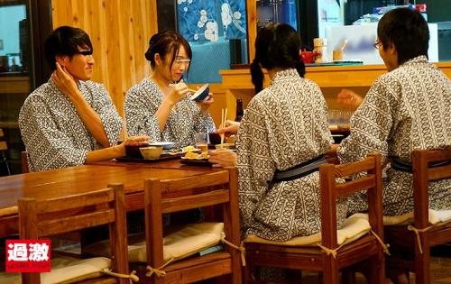 混浴温泉で乳首をしつこく刺激する乳吸い責めに欲情した女は湯しぶきが立つハードピストンの快感で中出しを拒めない