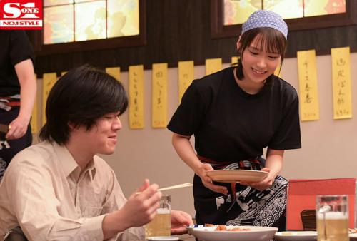 優しいバイト先店長に好意抱く私はわざと終電逃し… 朝まで性欲に溺れる甘くて切ないホテル相部屋NTR 小倉七海