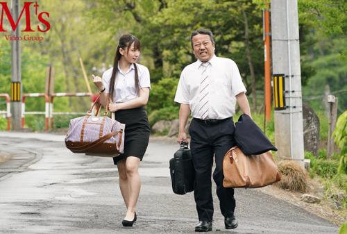 出張先のひなびた温泉旅館で新卒女子社員とまさかの相部屋逆NTR 特別編 彼女のもの凄い腰使いに何度も何度も中出しさせられてしまった私 初川みなみ