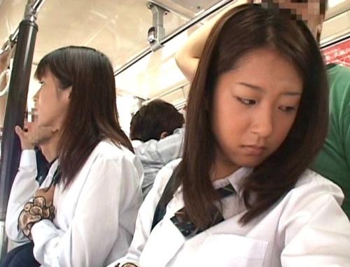 いつも一緒の女子校生2人組を同時痴●でみせつけて感じさせろ！！