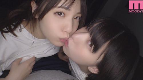 女子会してるお宅にM男くんが突撃参加！ お泊り女子会で夕方から朝がくるまで一日中犯●れて小悪魔中出しされる！ 白桃はな 花狩まい