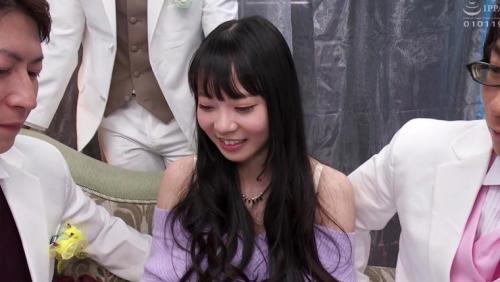 マジックミラー号旬菜リア充カップルナンパ！イケメンセクシー男優に囲まれ秒で彼氏を裏切る素人彼女イキったデカチン舐めまくり騎乗位グラインドまくりエモSEX＆おねだりアクメ顔射