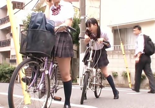 媚薬を塗られたサドルに乗って通学中の女子校生のマンコが火照ってきたら死角に連れ込みセックスしまくる！