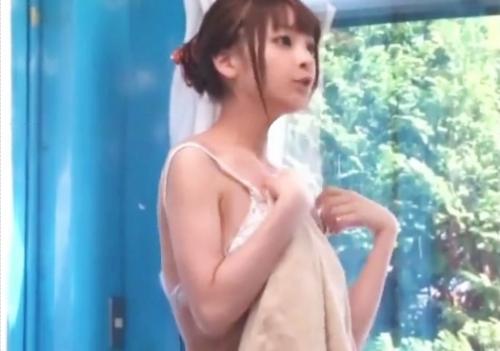 《マジックミラー》巨乳の美少女が無料で凄テク施術を受け気持ち良過ぎて人生初の中出しセックス！