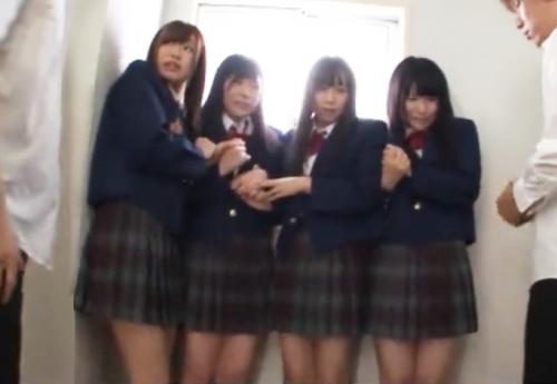 《女子校生×中出し強姦》女子校生4人が男子生徒たちに強姦され全員が中出しされる！学校の校内で生ハメしまくり膣内に大量射精！