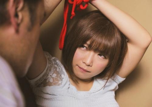 《紗倉まな》監禁拘束され性奴隷として肉便器にされる茉奈！仕組まれた罠で脅迫され鬼畜男に性処理強姦されるエロドラマ！