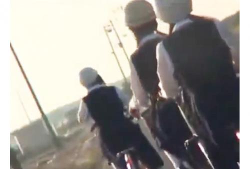 《個人撮影》自転車通学のヘルメットJCがトイレで強姦され容赦なく中出しされる！