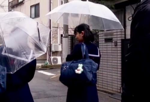 《強姦》清楚な美少女JKに簡単なバイトがあると声を掛け自宅アパートに引き入れ犯しまくる！
