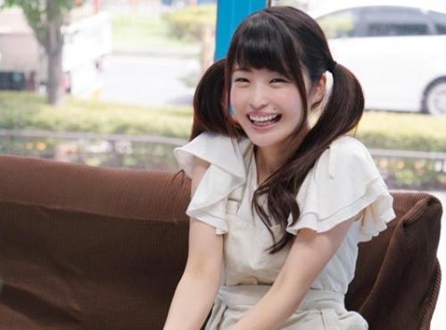 《マジックミラー号》こんなに笑顔がカワイイ素人女子大生が巨根挿入で嬉しそうにSEXしまくってるw