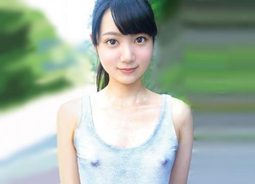 『私の小さい胸なんて誰も見てないですから♡』ノーブラ貧乳美少女の3P中出しSEX！富山県の某コンビニで働く乳首ぽっち素人！