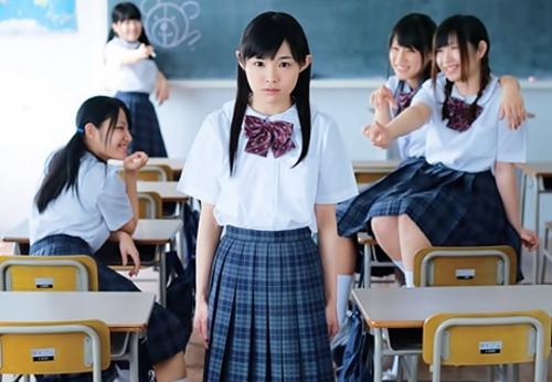 《中出し》大勢の同級生が見ている前でパンパンJKが真正中出しSEX！孕ませ当番第一号 初芽里奈