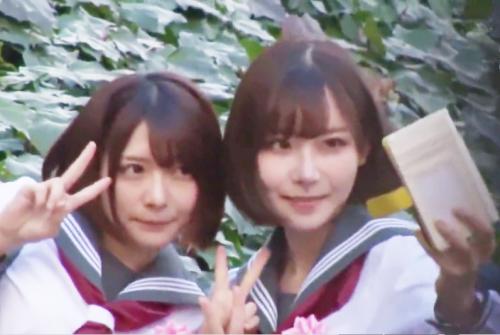 《深田えいみ×麻里梨夏》超可愛い女子高生2人がバス車内で痴漢師に犯される！手マンで潮噴きしプリ尻並べてSEXされ大量射精
