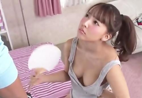 《三上悠亜》ノーブラ巨乳美女の全身汗だくSEX！エアコンが壊れ業者を呼んだら巨乳が目に入って修理に集中できずエロ展開に！