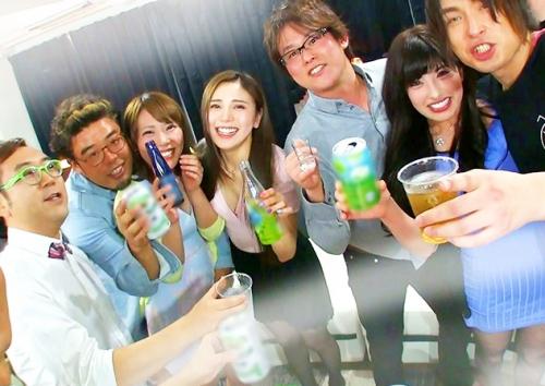 《ヤリ捨てポイ！》六本木でコンパと偽り泥酔させたらヤリコン乱交セックス！射精を終えたらヤリ捨てポイ！