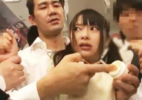 《中出し×輪姦》『何ですか！それ？』電車内でマンコに媚薬を塗られ大量お漏らしする巨乳女子高生が生ハメSEXされ連続中出し