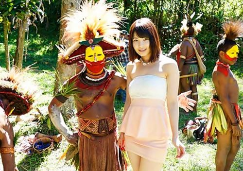 《アフリカ部族》『でかっ！♥こんなの入るわけ…入ってる！』橘花音が野性のデカチン挿入！部族の若者に日本のヤリ方をご紹介！