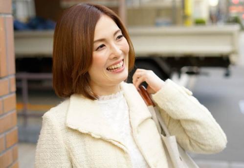 《熟女ナンパ》『旦那が帰宅する前に大絶頂中出しSEX！』美人奥様の自宅に訪問し日頃の欲求不満を性行為で解消してもらう！