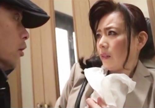 《三浦恵理子×強姦》『出て行ってください！』痴漢師に自宅に侵入され抵抗する熟女が性獣の荒々しい肉棒が挿入されるとイキ狂う