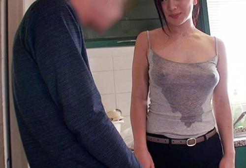 《童貞卒業》『おっぱい見たい？♡』家事代行で来た巨乳スタッフが透け乳首し童貞の男が勃起！巨乳スタッフのリードで筆おろし！