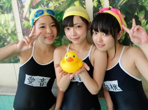 《jc猥褻》性に無知なスクール水着の少女たちにプールで性行為に及んだ変態スイミング指導員！