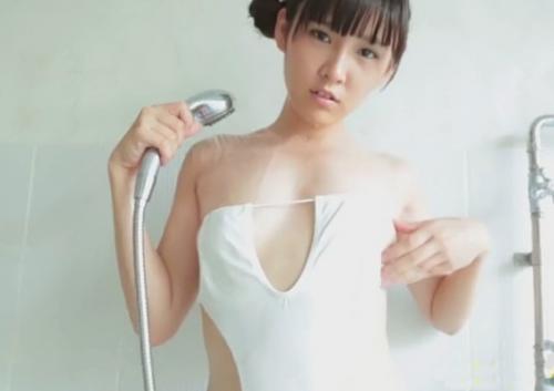 《樹下智愛》絶対に見えてはいけないピンクの乳輪が見えるバスルームのシーン！激カワ貧乳美少女の卑猥なイメージビデオ！