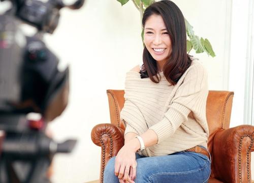 《四十路熟女》初撮りでイキまくり中出しされる美熟女の奥さま！スポーツ好きの美人妻が若くて元気な男子とセックスし膣内射精