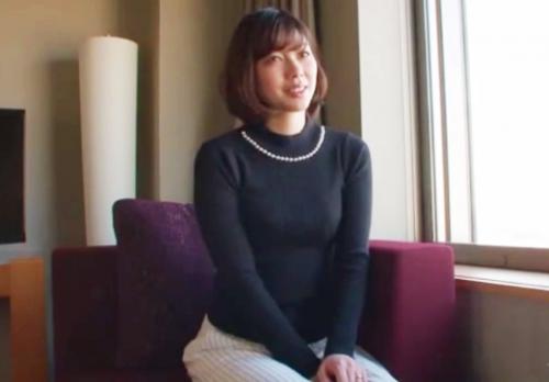 《人妻ナンパ》超絶美人の清楚な奥さまが卑猥にイキ乱れる不倫セックス！普段見せることが無い上品な人妻の性の欲望！