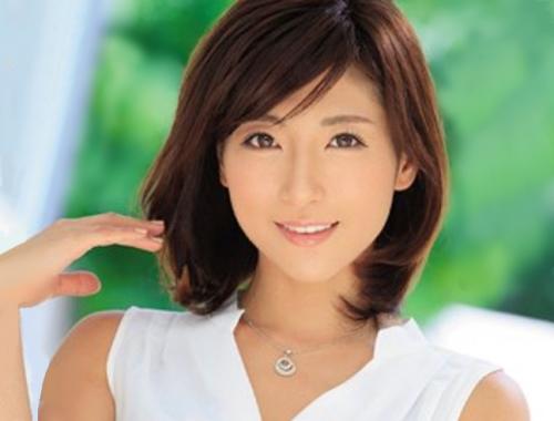 《AVデビュー》こんなに綺麗な35歳の奥さまがSEXされると超下品にイキ狂う！昔は高学歴の秀才美女と持て囃され今は変態…