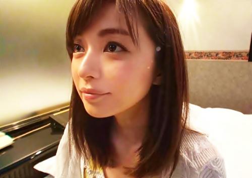 《素人ナンパ》『私のおっぱい見たいんですか♡』街中で目を引くほど美しいSSS級素人をナンパ！照れながらもメスの本能が…