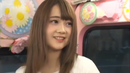 【マジックミラー号】素人美少女が初めての素股体験！クリトリスが勃起チ○ポと擦れ合って我慢できずにヌルッと生挿入！