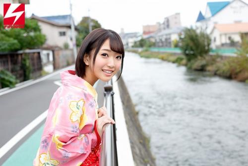 某有名動画サイトで人気上昇中の超敏感な美人温泉レポーターしほちゃん 混浴しながら天然イキ潮かけ流すハメ撮り映像をAV発売