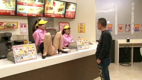 Hなファーストフード店 M字にナルド　厳選されたキュートな女性スタッフがカウンターの上でM字開脚してお迎えします！