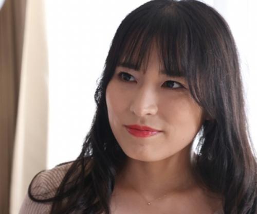 姉さんのトモダチに童貞が誘われ卒業させてもらう【岩沢香代】