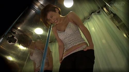 マジックミラー号 ゲレンデで見つけた卒業旅行中の友達同士の男女が「素股マッサージ」体験 初めて触れ合うチ○ポとマ○コは火が付いて、そのまま生挿入真正中出し！