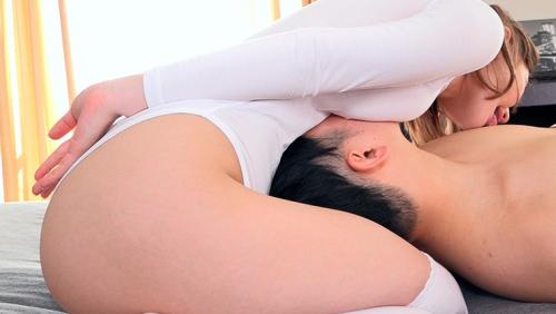 もちもちの豊満乳房に顔埋めながらベロンベロンに乳首舐められ続ける。