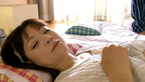 節電妻の汗かきセックス 小森愛