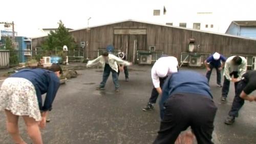 工場長は村上涼子 職人達の溢れる性欲を熟れたカラダで受け止める
