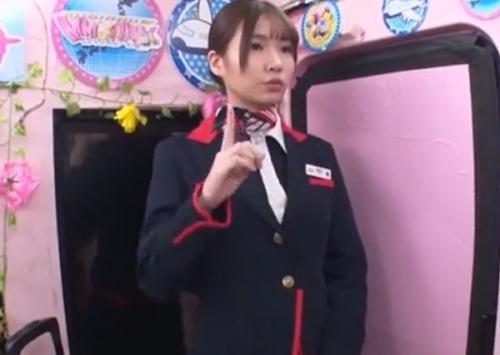 【マジックミラー号モニタリング】美しい客室乗務員が黒ストッキング美脚で身体を揺らし、蟹股姿勢で騎乗位！