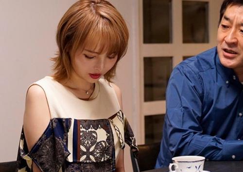 【ギャルママ】美人ギャル人妻が禁断の情事で悶絶！いけない関係に抗えず、中出しの快楽に溺れる！