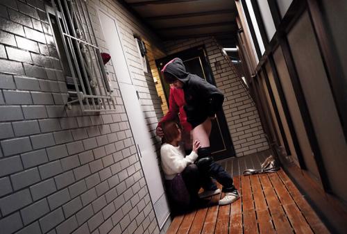 生意気そうなギャル系女子大生を狙った尾行押し込みレ●プ