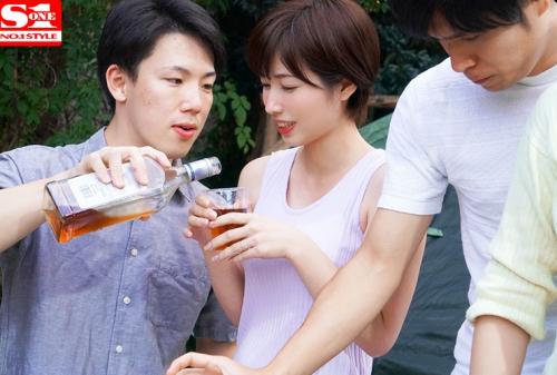 ネトラレテント ～旦那が肉を焼いている14分間にテントの中で寝取られ続ける巨乳妻～ 奥田咲