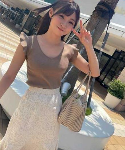厳しい家庭環境の女子大生を昼間からお泊まりさせ、情事に耽る