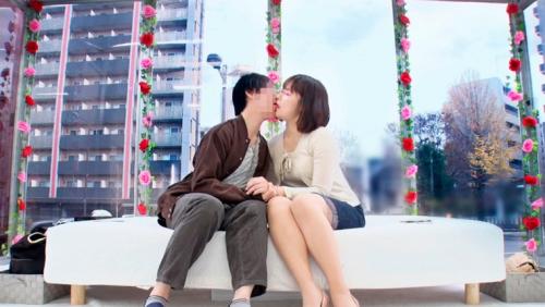 ザ・マジックミラー 顔出し！子持ちの美人奥様限定 浮気検証！大人同士の友達男女が2人っきりの密室で濃厚ディープキスに挑戦！舌を激しく貪りあうベロキス接吻で熱くトロけてしまったオトナ友達の2人は欲望が理性を上回り家庭を忘れて唾液まみれのベロチュー不倫SEXをし…