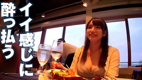 イン●タ映えするお洒落なプールに1人で来ている女性は彼氏がいないから軟派するのは楽なのか？説