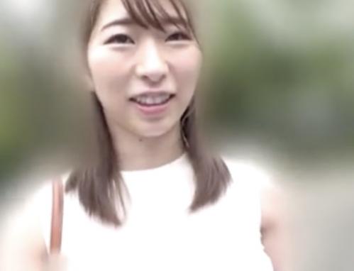 フリーハグで接近したパンチラOLにデカチン押し付けたら確実にヤレる件