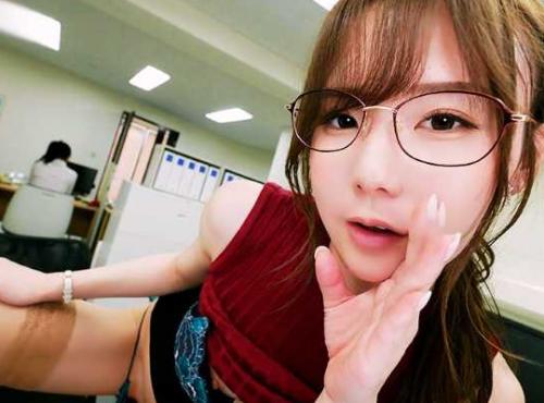 囁き淫乱お姉さんの密着誘惑！エッロイ言葉で誘惑されたら男ならガマンできるわけがない！【miru】