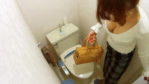 熟女限定 熟女が部屋にやって来た お持ち帰り盗撮 そのままAV発売へ51 甥っ子チ●ポが臭いほど興奮する欲求不満な四十路の叔母編 紗綾さん/Hカップ/40才/洗ってない不潔で臭いチ●ポほど興奮する叔母 凜花さん/Gカップ/43才/身長182cm/甥のイカ臭いチ●ポを即フェラする叔母