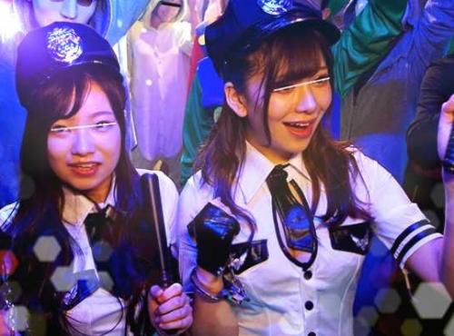 【痴漢に狙われる】ハロウィンでのコスプレイベントで、美少女たちが襲われる！