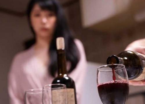 「ウッ…、たまんねぇ～」逃げられず、中出しを受け入れ狂う奥様