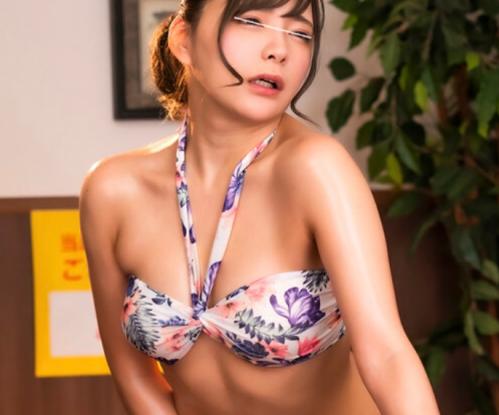 ビキニマッサージ中の激エロ責めからの膣奥ガン突きで快感の限りを味わう！禁断の体験！